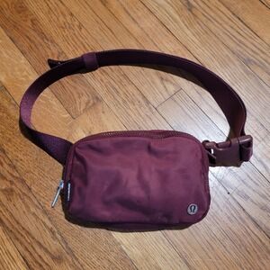 Lululemon Athletic Everywhere Red Merlot 1L Zip Belt Fanny Waist‎ Pack